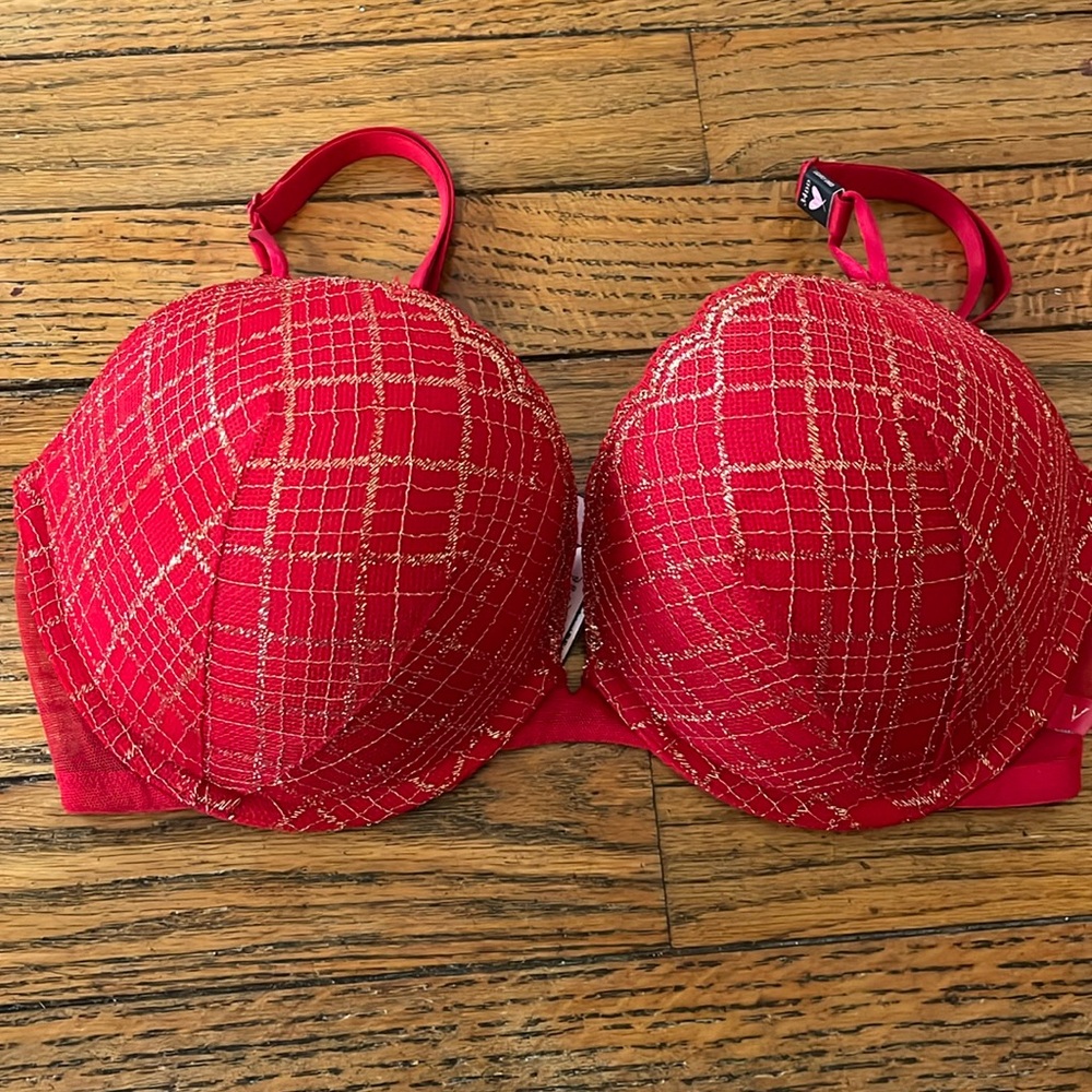 Victoria Secret push up bra size 34 DD new with tag